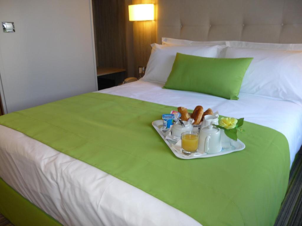 Hotel Floridor Etoile Aulnay-sous-Bois Zimmer foto